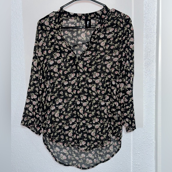 Saće Black Floral Sheer Hi-Low Blouse Size Small - Picture 3 of 6